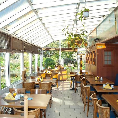 Hotel Ferien Unterm Reetdach In Gohren Goehren  Exterior foto