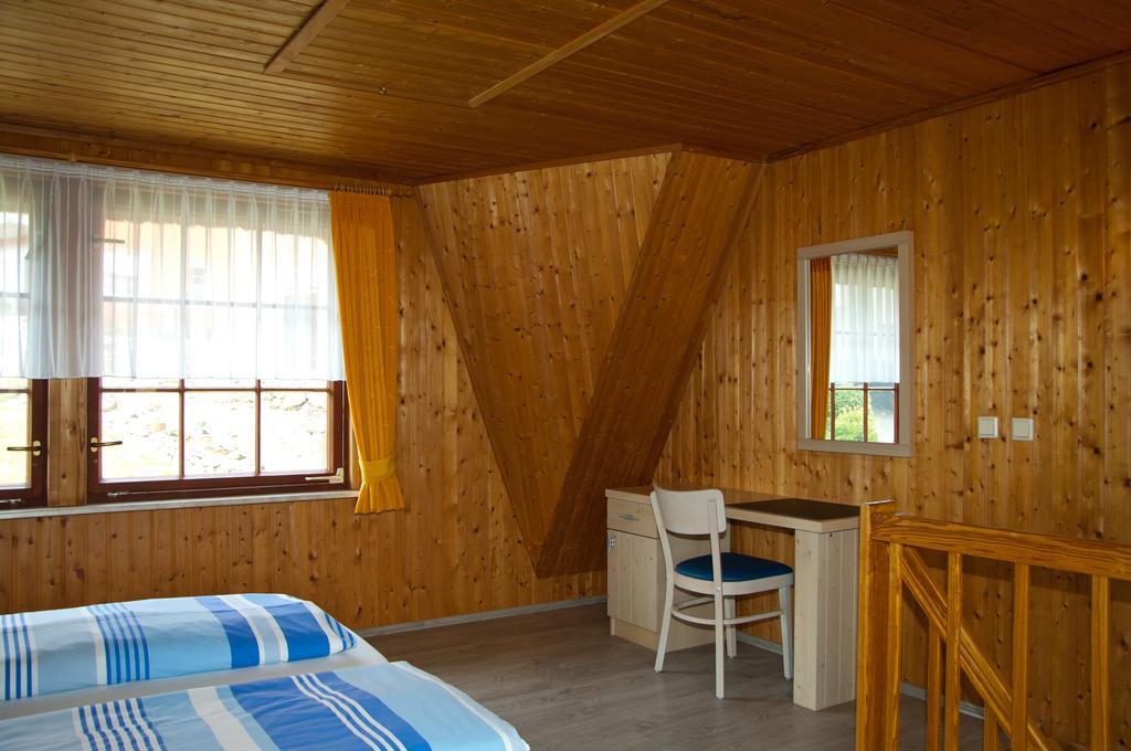 Hotel Ferien Unterm Reetdach In Gohren Goehren  Exterior foto